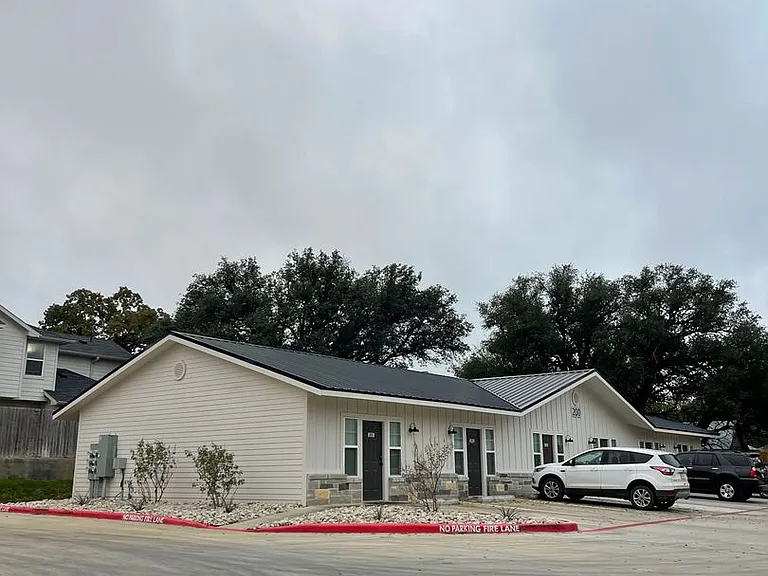 820 Alexander Rd — Photo 1