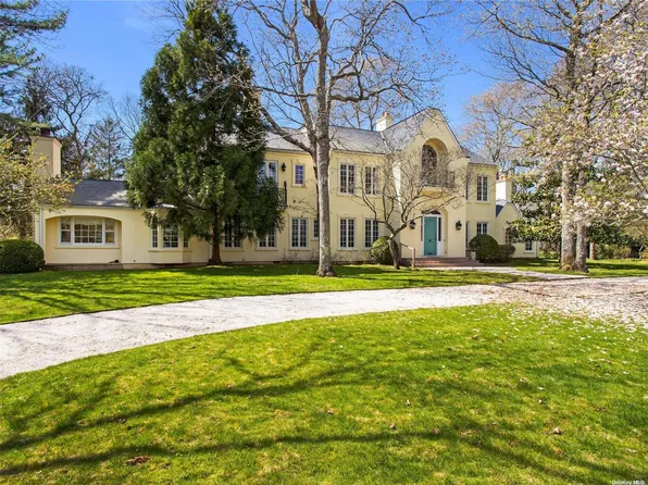 4 Oakland Ln, East Quogue, NY 11942