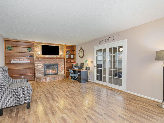 4th image of 214 Buckingham Dr