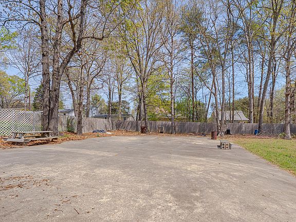 5th image of 2516 Evergreen Ave