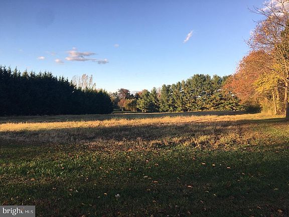 3rd image of 523 Cullan Dr