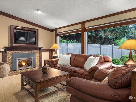 3rd image of 24 Louis Thompson Rd NE