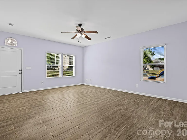 6056 Shamrock Green Dr — Photo 2