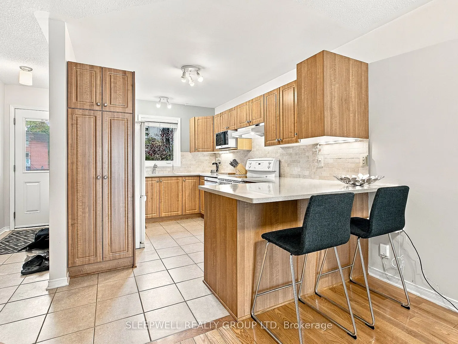 2 bed, $2,800 — Photo 2
