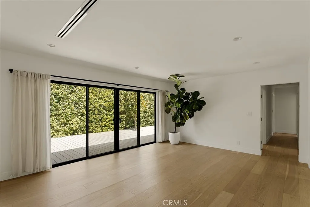 3 bed, 1170 sqft, $4,500 — Photo 3