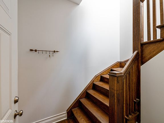 3rd image of 1224 N Washtenaw Ave #3