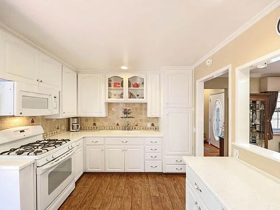 1st image of 142 W Mariposa