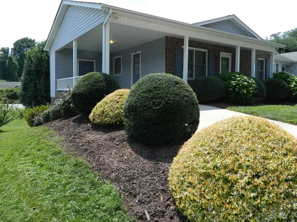 204 Autumn Cir NE, Lenoir, NC 28645