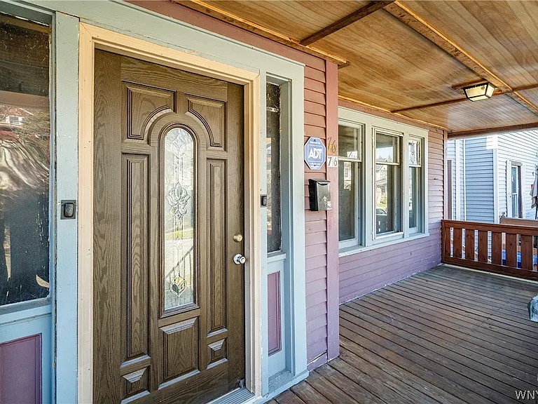 76 Vernon Pl #LOWER — Photo 2
