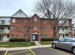 1353 Cunat Ct APT 2B, Lake In The Hills, IL 60156