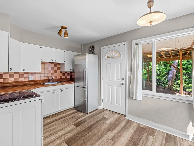11954 Exeter Ave NE — Photo 16