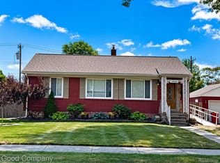 22474 Raven Ave, Eastpointe, MI 48021