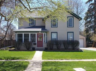 622 1st St, Batavia, IL 60510