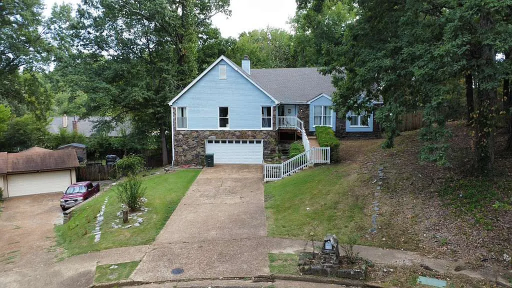 4 bed, 3200 sqft, $5,495 — Photo 1
