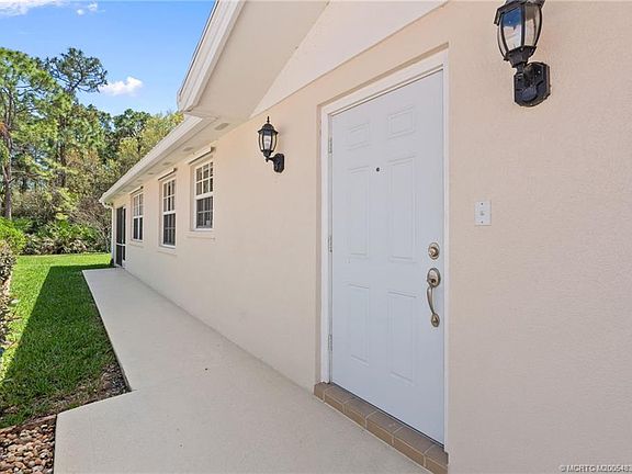 4th image of 756 SW Balmoral Trce