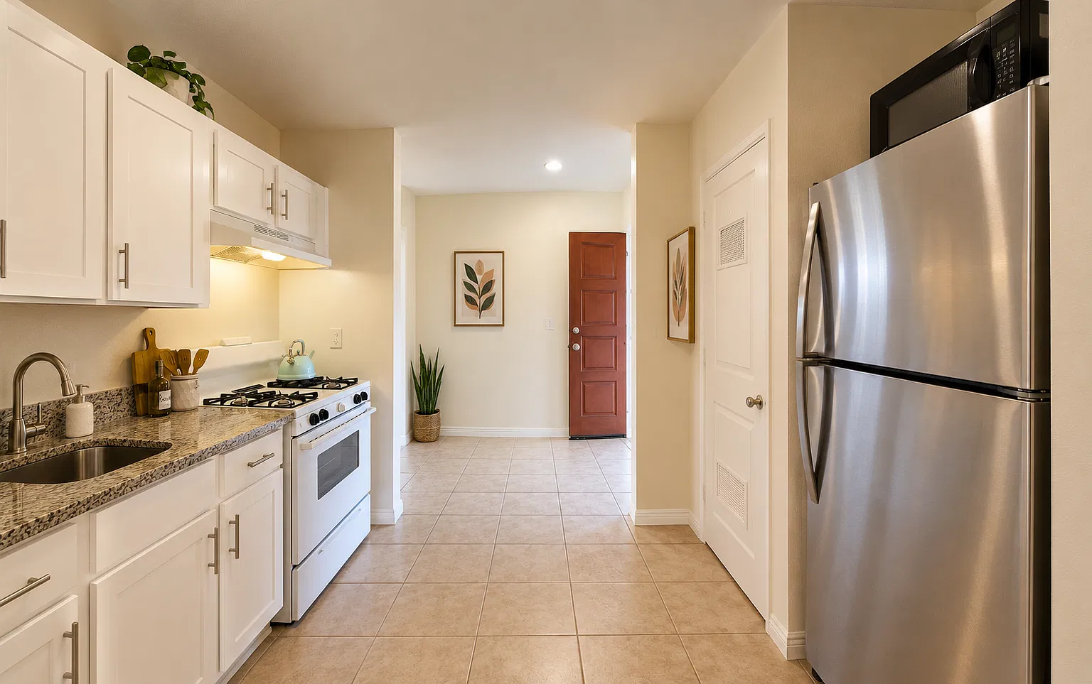 1141 N Columbus Ave — Photo 2