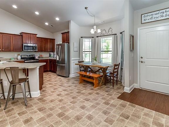 4th image of 215 Angela Ln