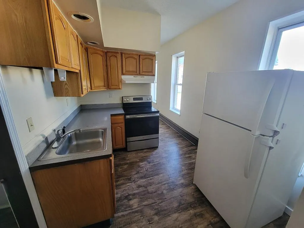 141-143 Divison St, A — Photo 4