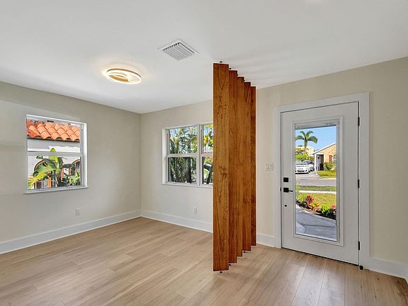 5th image of 732 Flamingo Drive