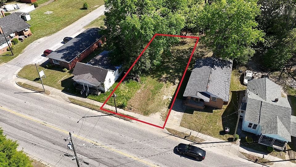 2nd image of 114 E Liberty St.