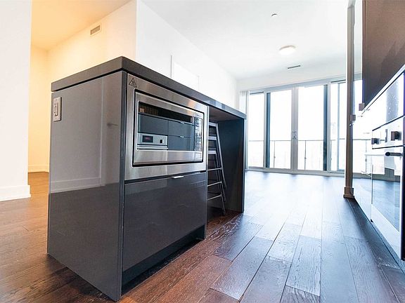 2nd image of 7 Grenville St #2706