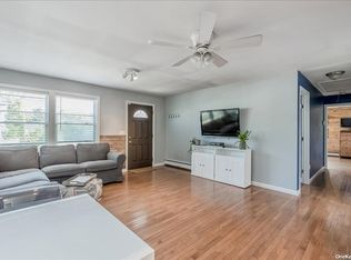 5 Park St, Blue Point, NY 11715