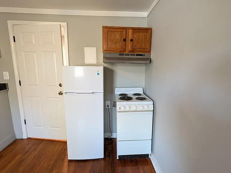 1206 S Salisbury St #G — Photo 11