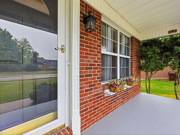 3rd image of 1049 Heathcliff Dr