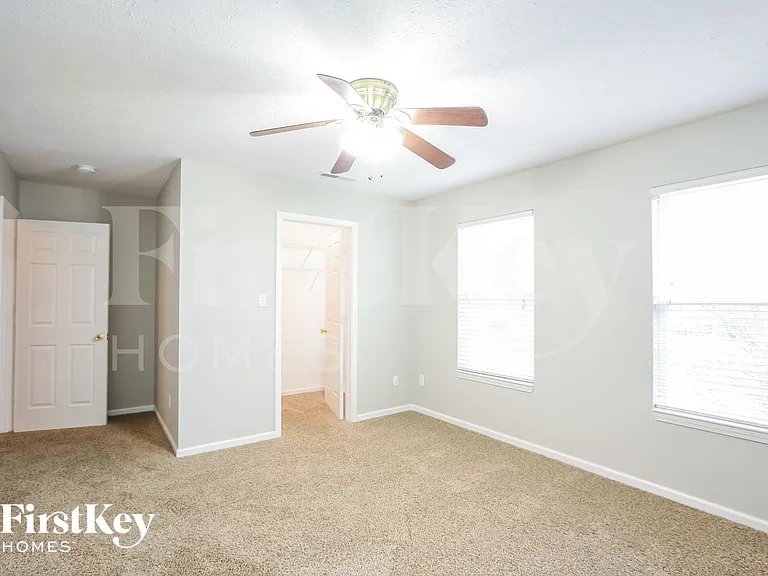 8775 N Springview Dr — Photo 11