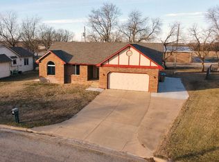 632 E Rolling Hills Ct, Clearwater, KS 67026