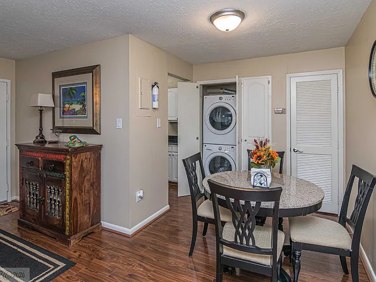 103 E Lockhaven Dr #D — Photo 8