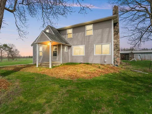 975 Elliott Rd, Fowlerville, MI 48836