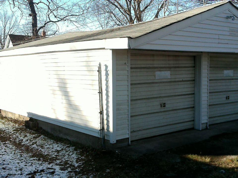 2nd image of 921 N Sheffield Ave