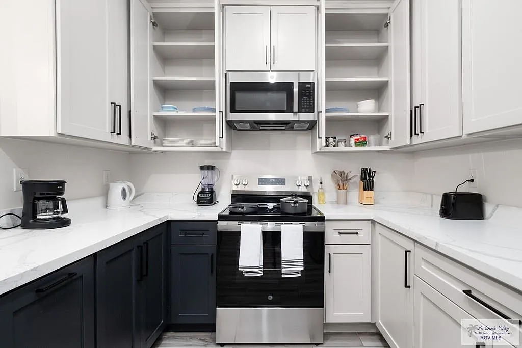 2 bed, 2.0 bath, 971 sqft, $1,650 — Photo 2