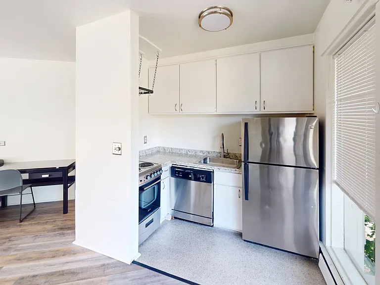 406 Packard St — Photo 3