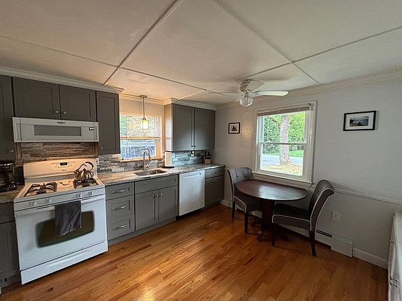 3rd image of 20 Pinevale Ave