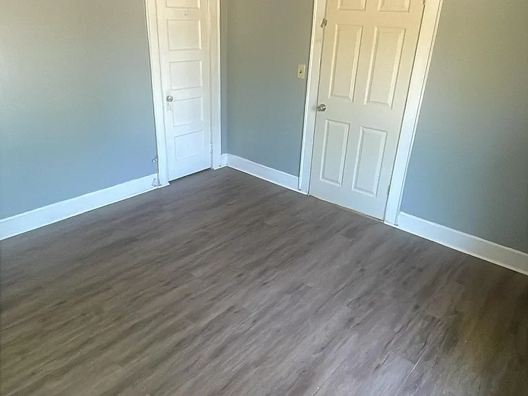 525 Lakeside Ave — Photo 3