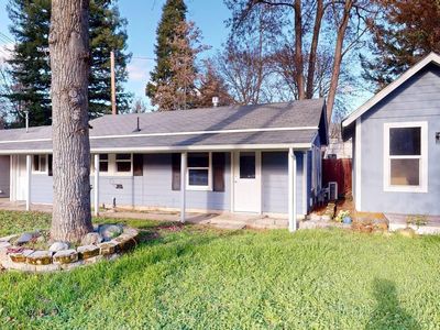 744 NW 2nd St, Grants Pass, OR, 97526