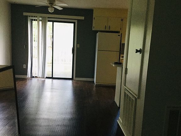 3rd image of 325 SW Leisure Dr #101