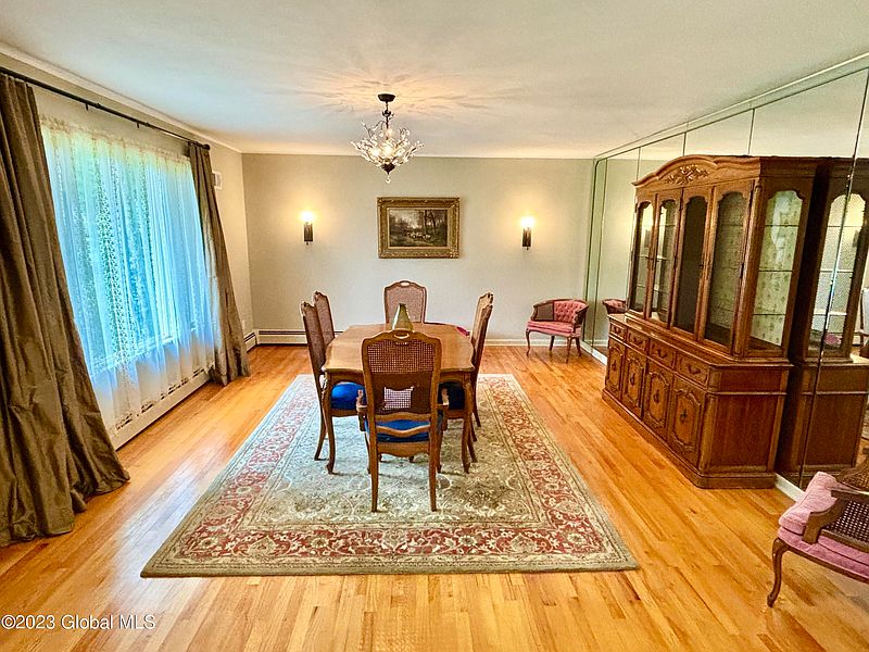 4th image of 27 Schuyler Hills Road
