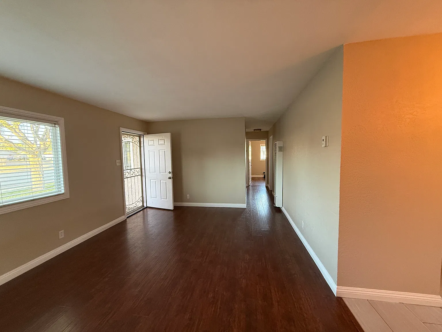 3 bed, 903 sqft, $3,100 — Photo 4