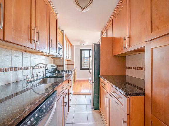 5th image of 195 Willoughby Ave APT 1518