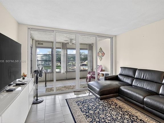 3rd image of 9330 Lagoon Pl APT 307