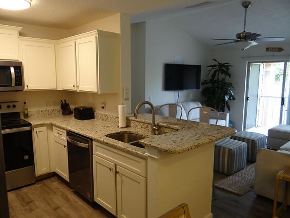 3rd image of 1930 Summer Club Dr APT 214
