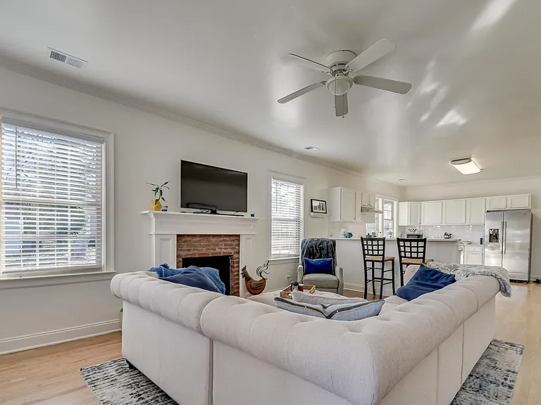 1321 Holden St #A — Photo 9