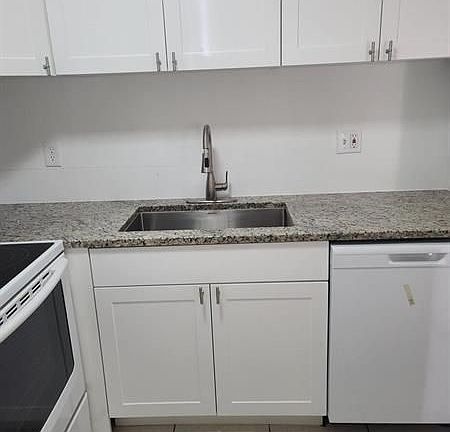 3rd image of 500 Village Green Cir #D116