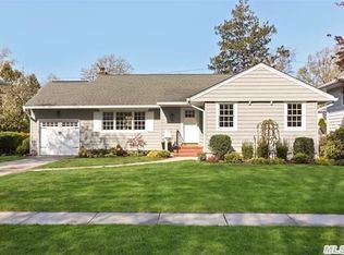16 Laurel St, Garden City, NY 11530