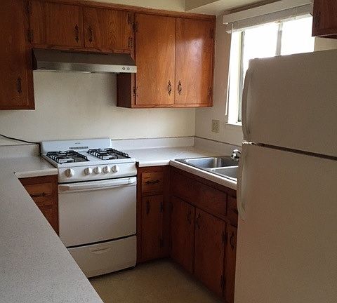 5th image of 390 Wales Dr APT B