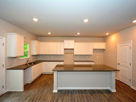 4th image of 311 Pinewood Dr