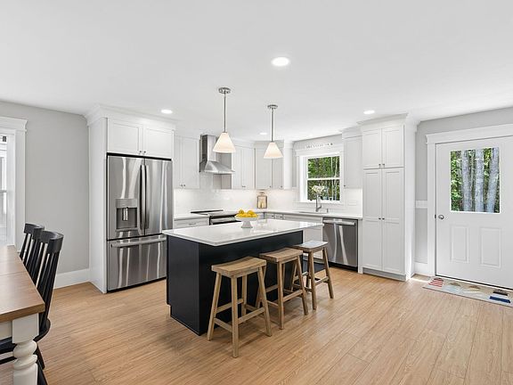 3rd image of 11 Creekside Court #6